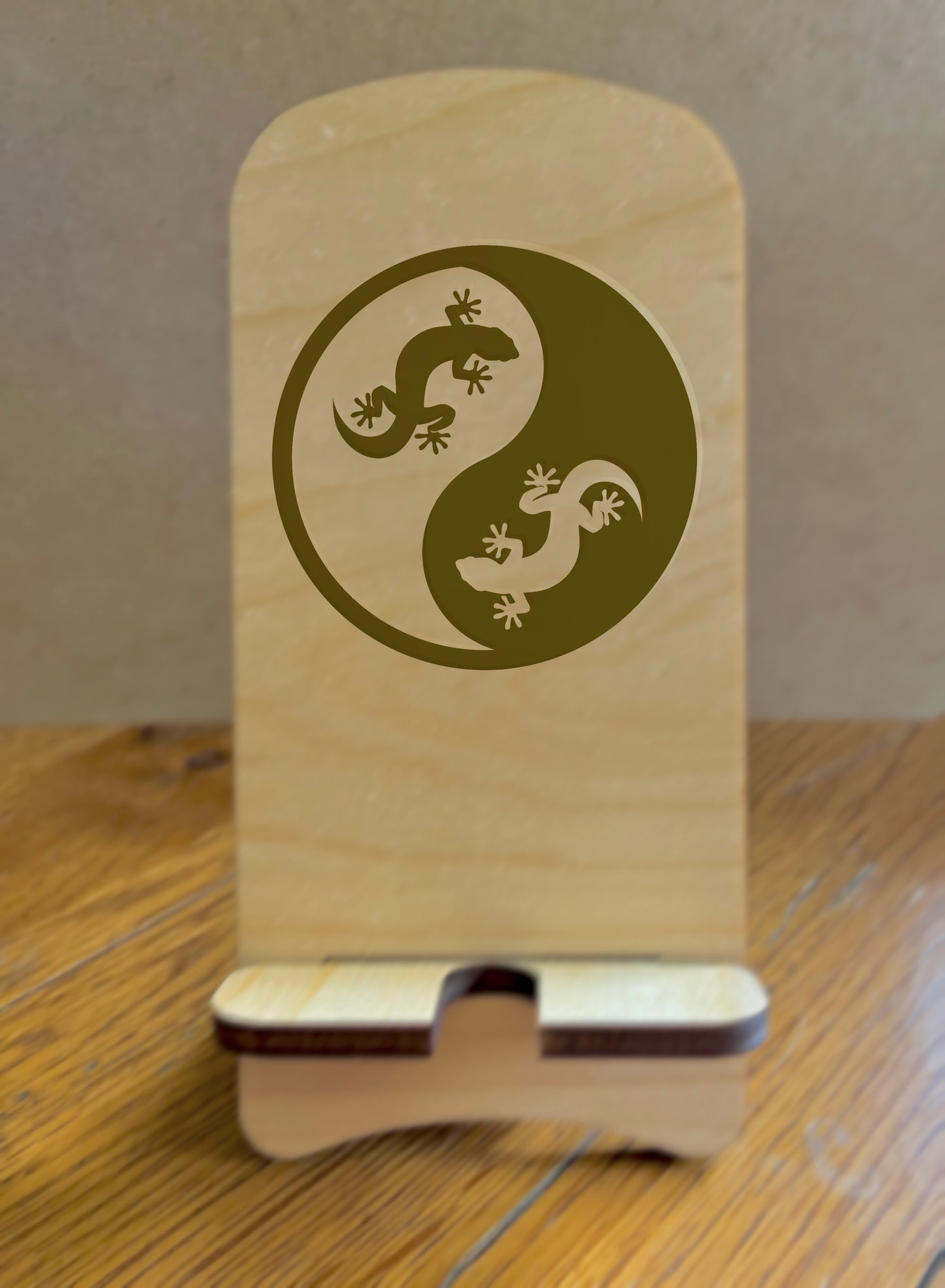 20094 LEW PHONE STAND w Lizard Yin Yang HQ-TBM