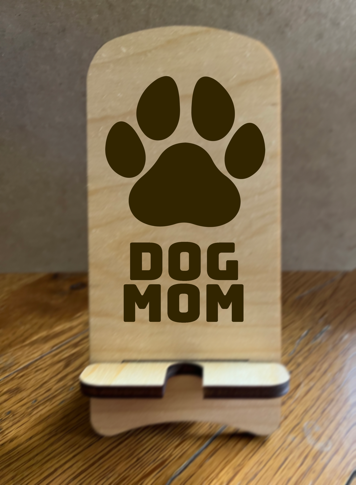 20088 LEW PHONE STAND w Dog Mom HQ-TBM