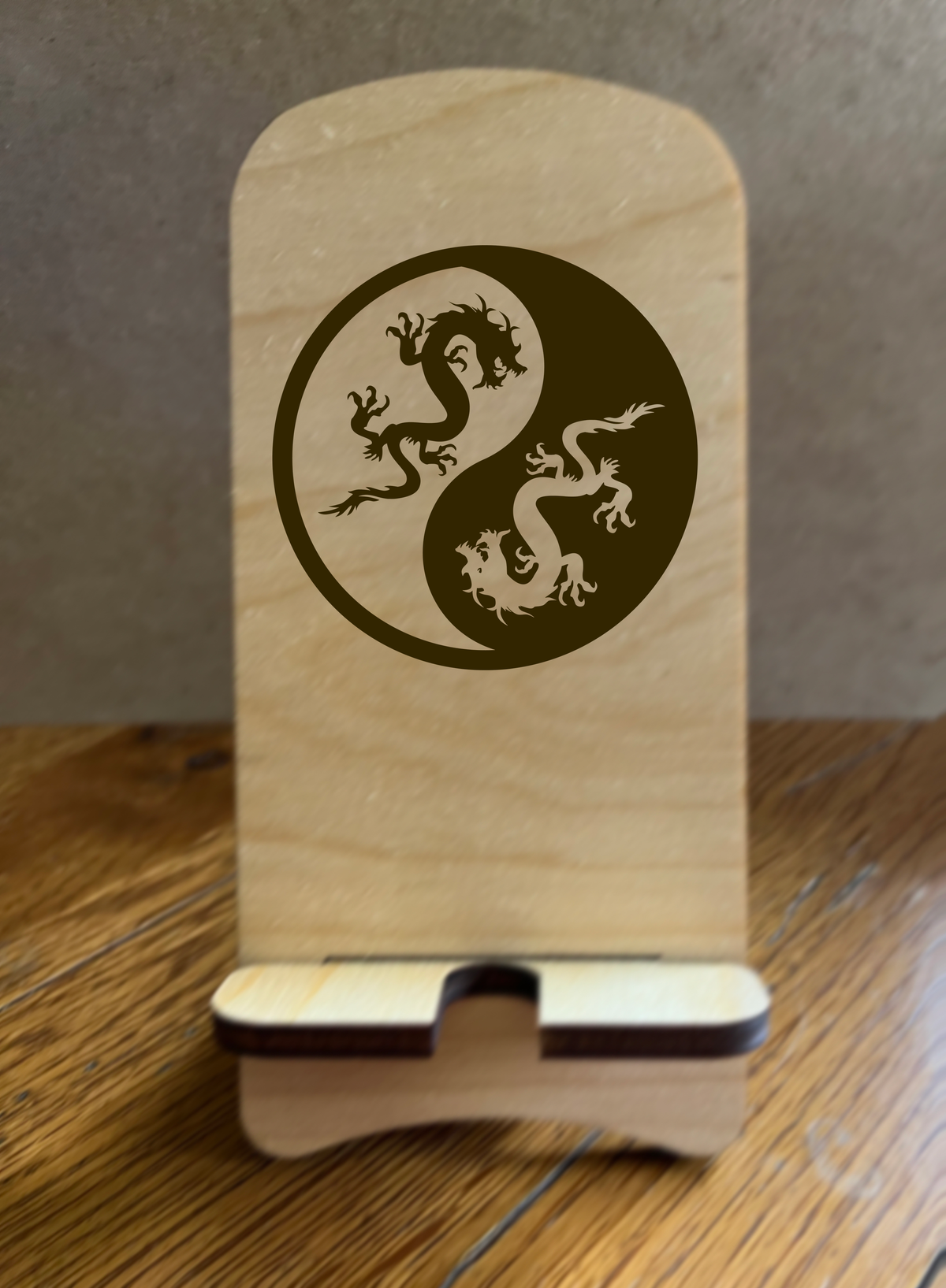 20093 LEW PHONE STAND w Dragon Yin Yang HQ-TBM